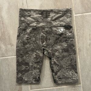Women’s Best Camo Seamless Biker Shorts